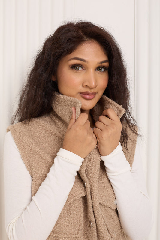 Teddy soft touch button gilet in Camel