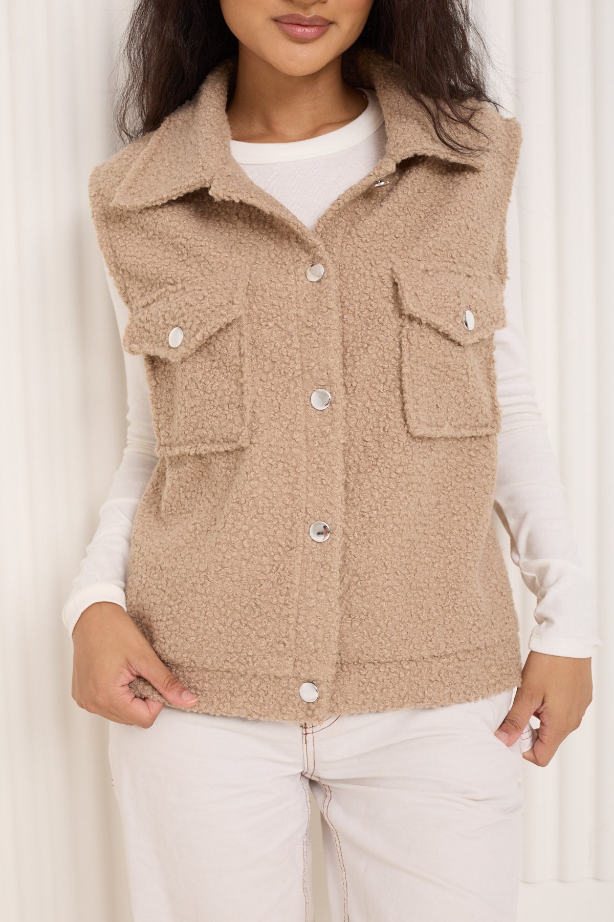 Teddy soft touch button gilet in Camel