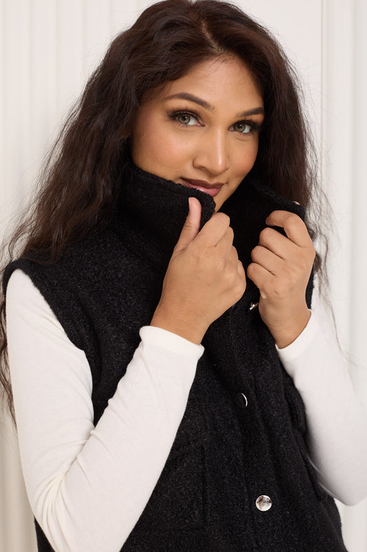 Teddy soft touch button gilet in Black