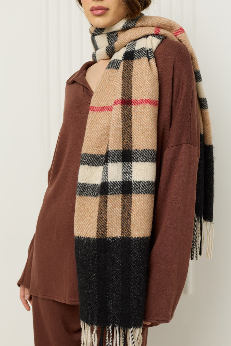 Checks printed scarf in Camel