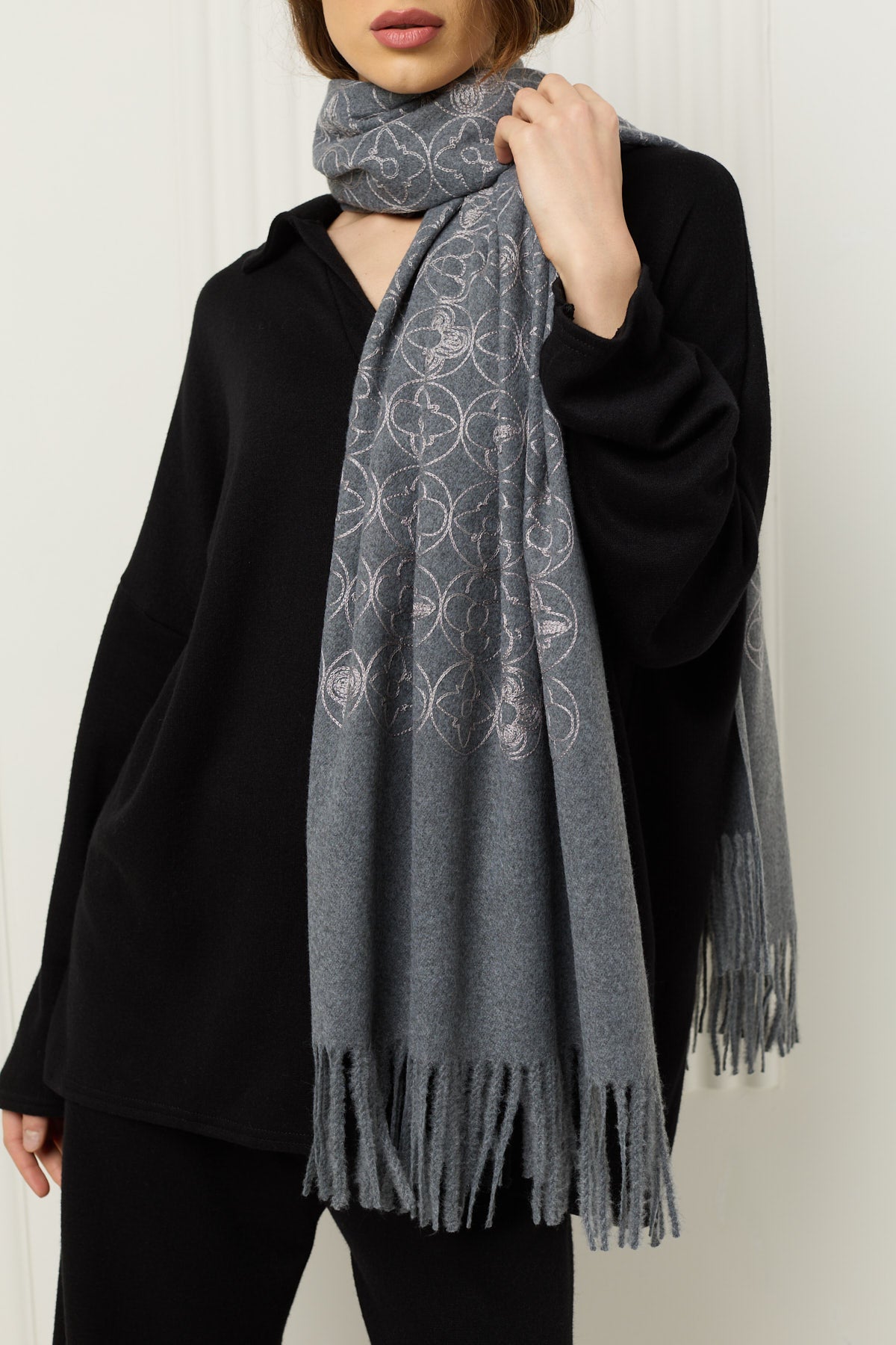 Flower embodied scarf in Grey