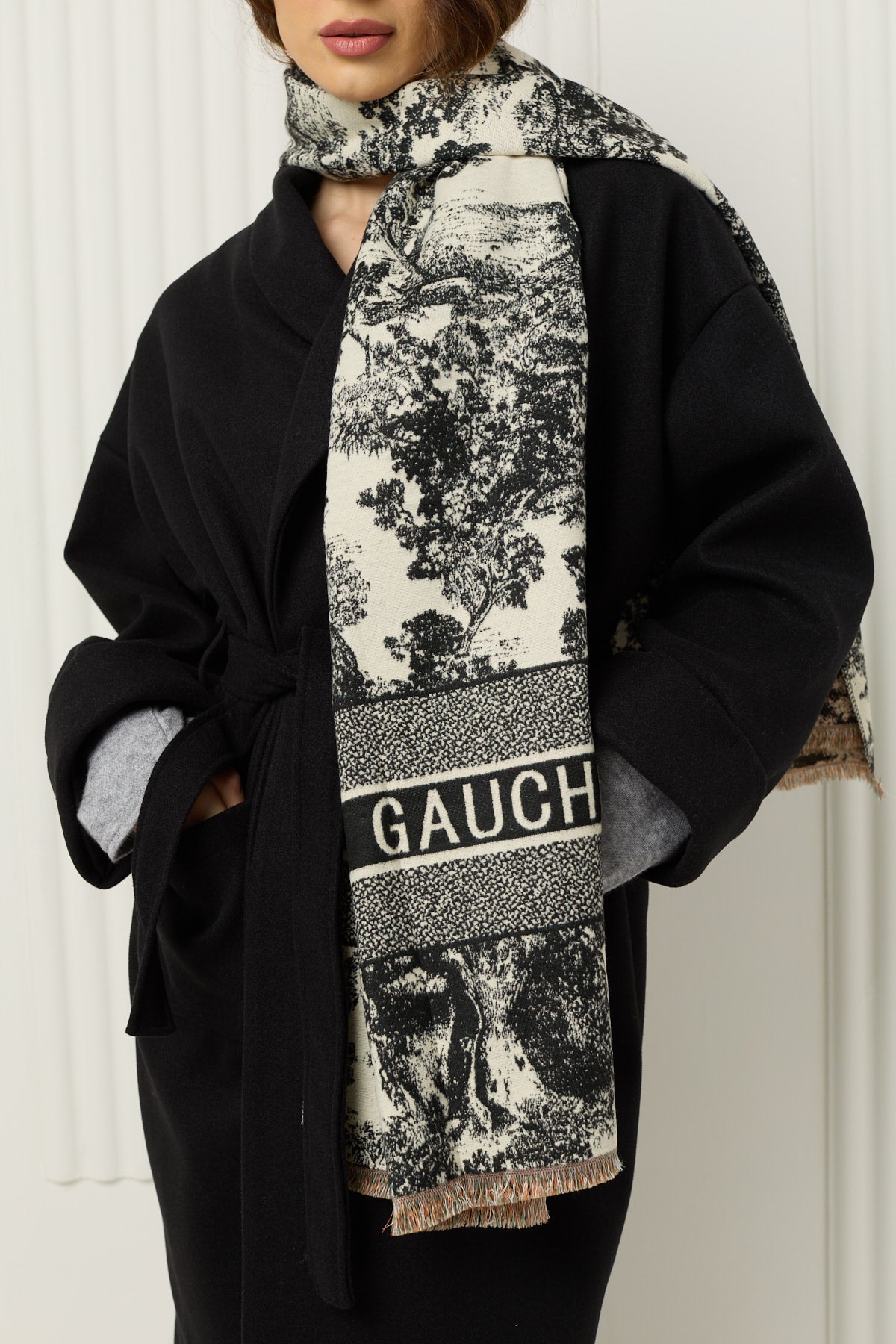 Forest printed scarf in Black