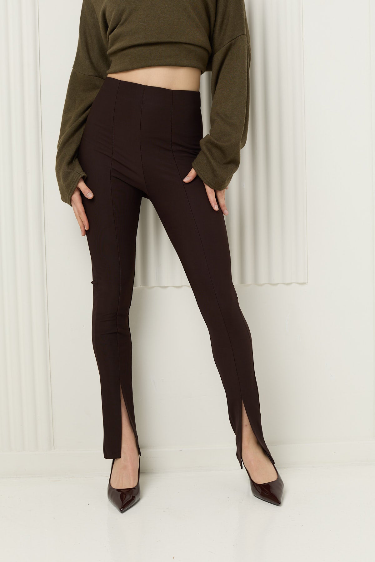 High waist trousers with hem split in Brown