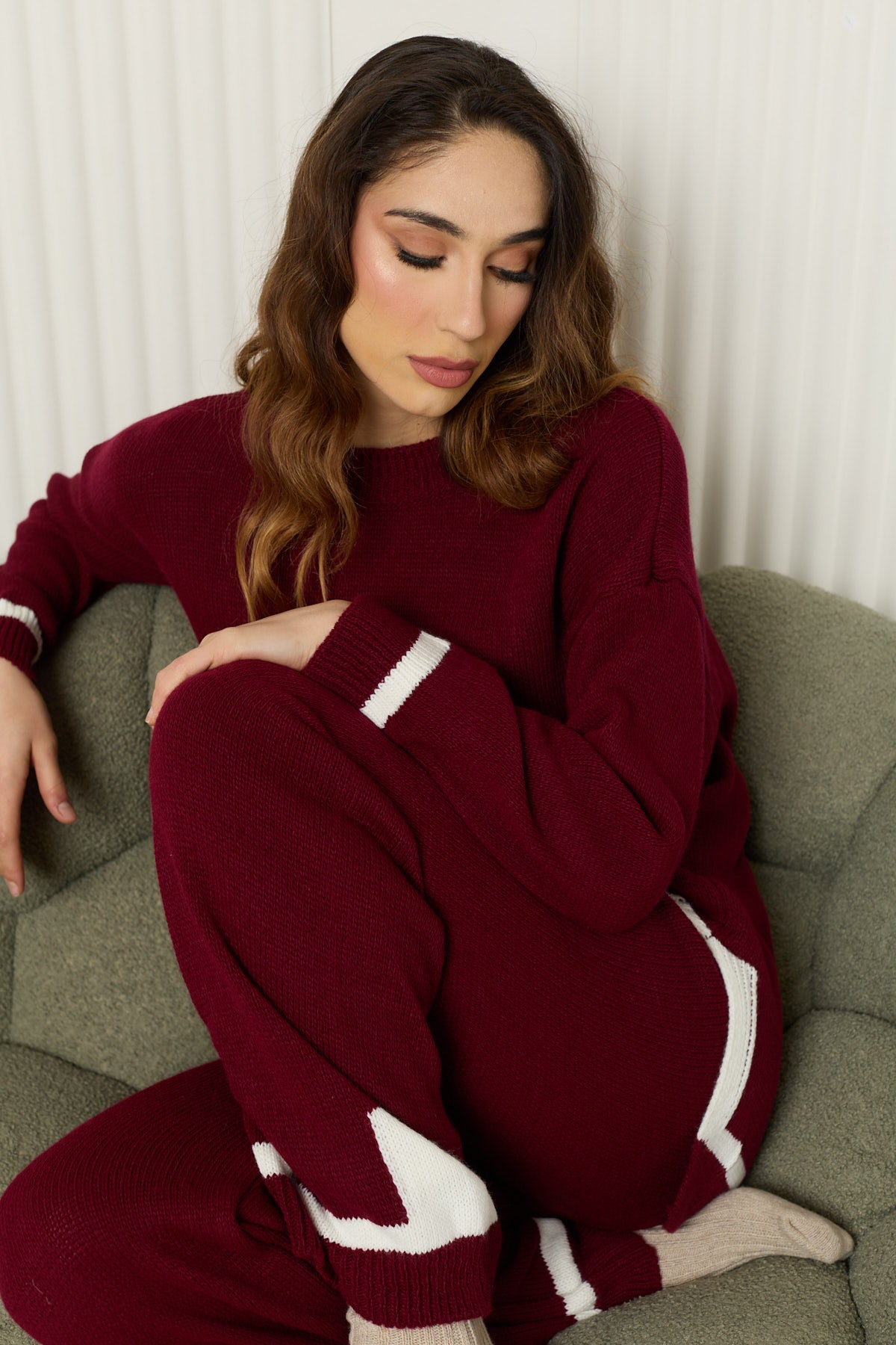 Line detail knitted co-ord in Wine